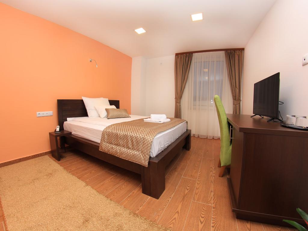 Hotel Dubai Plandiste Экстерьер фото