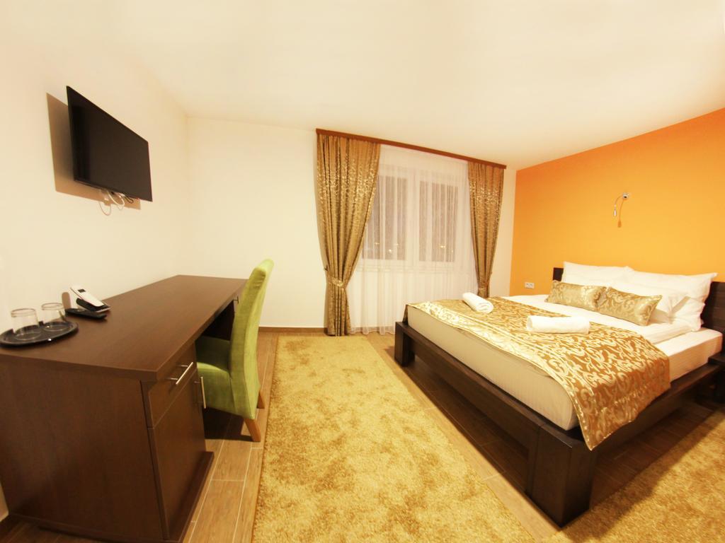 Hotel Dubai Plandiste Экстерьер фото
