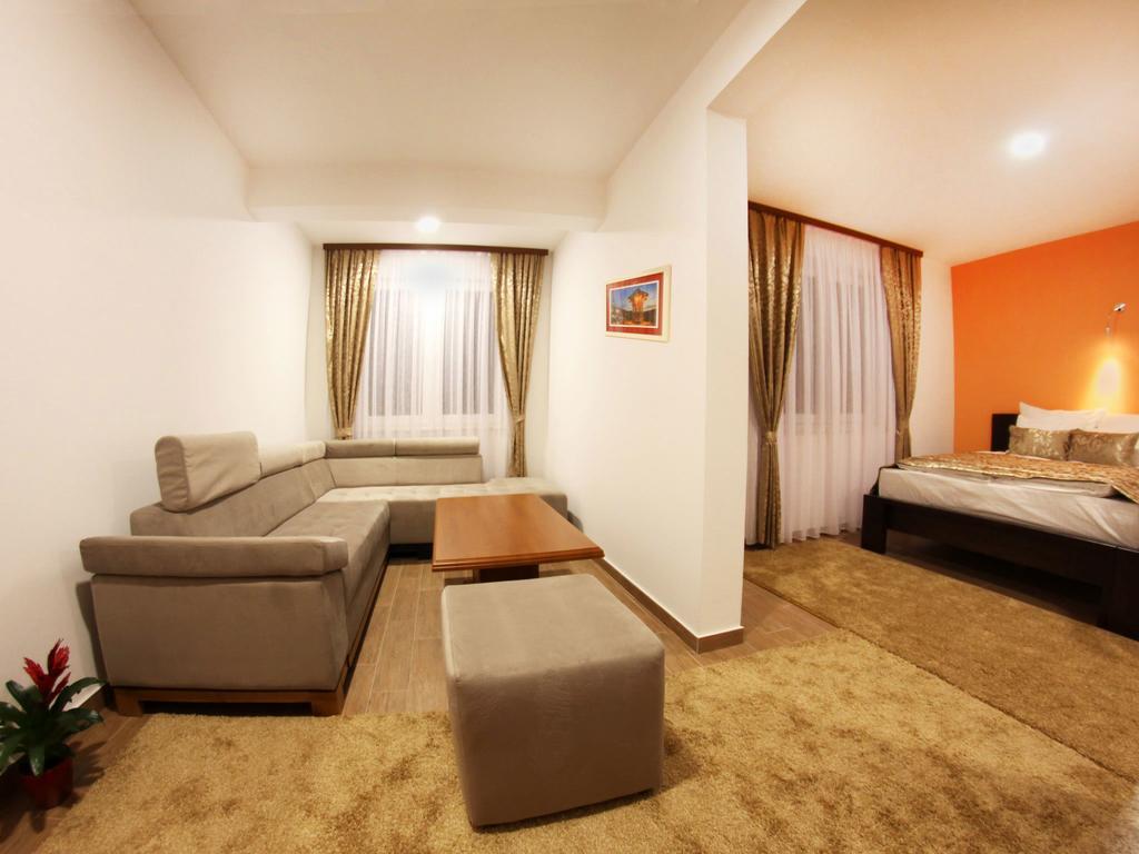 Hotel Dubai Plandiste Экстерьер фото